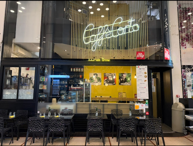 Photo de la devanture du caffè restaurant traiteur italien Corto situé 		au 11 rue Tronchet à Paris 8 Madeleine